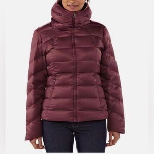 Patagonia Women's Downtown Burgundy Quilted Puffer Jacket with Stowable Hood (s)